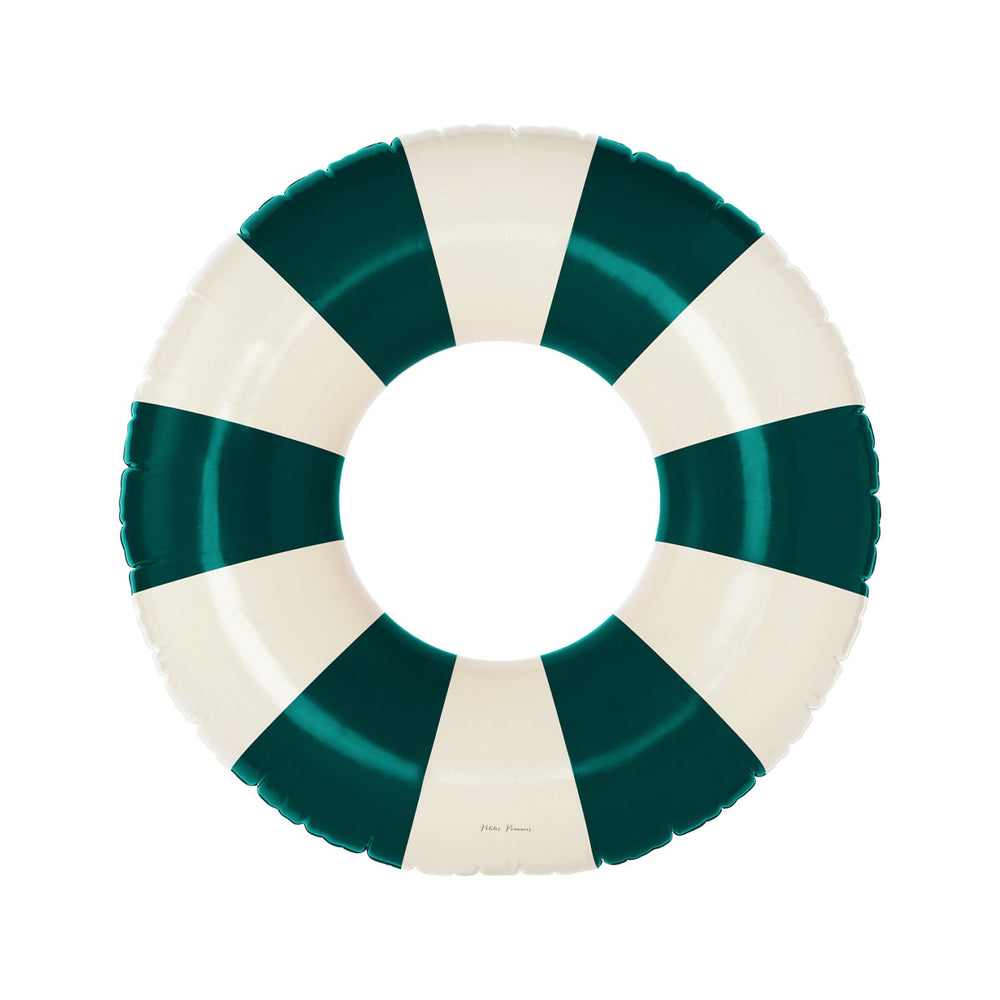 De Petites Pommes Celine zwemband in de kleur oxford green is een opblaasbare zwemband met een diameter van 120cm. Met deze zwemring kan jouw kindje heerlijk relaxen en zwemmen in het zwembad of de zee. VanZus.