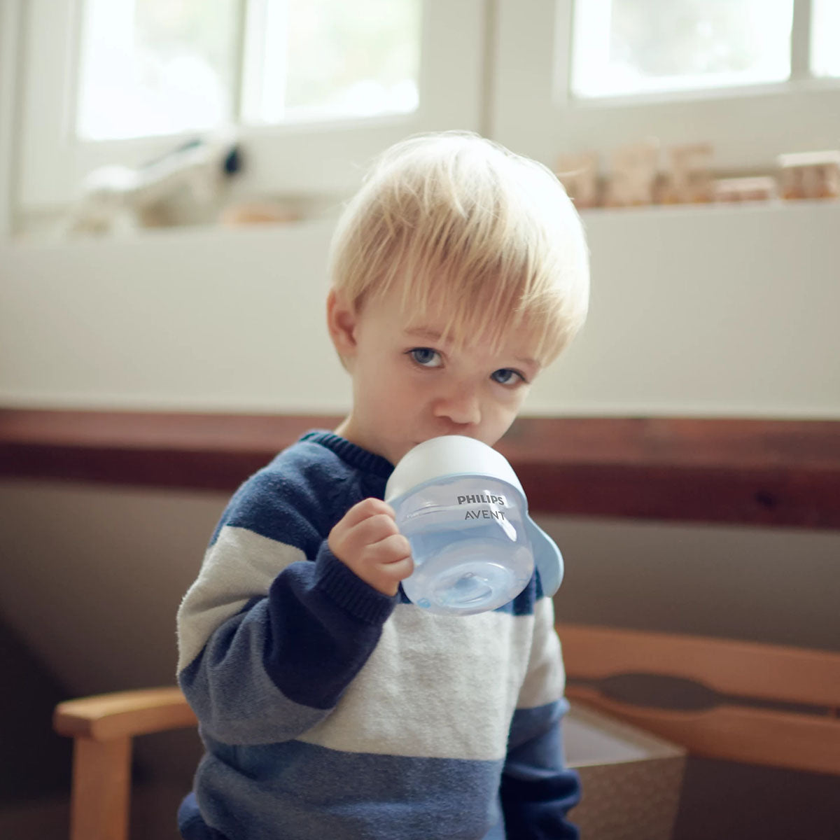 Flesjes, spenen en voedingsaccessoires voor baby’s en jonge kinderen en producten voor moeders, met Phillips Avent haal je topkwaliteit in huis. Alles om jouw leven met een kindje een beetje makkelijker en leuker te maken. Dit is de Philips Avent trainingsbeker. VanZus