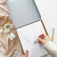 Met dit mooie pregnancy journal regenboog met goud van Blush and Gold kan de aanstaande moeder haar zwangerschap bijhouden en alle mooie momenten vastleggen. VanZus