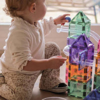 Met de Cleverclixx ball run creative pack pastel knikkerbaan 70 stuks kan jouw kindje urenlang spelen. Dit open einde speelgoed zorgt ervoor dat jouw kindje al zijn creativiteit kwijt kan. VanZus.