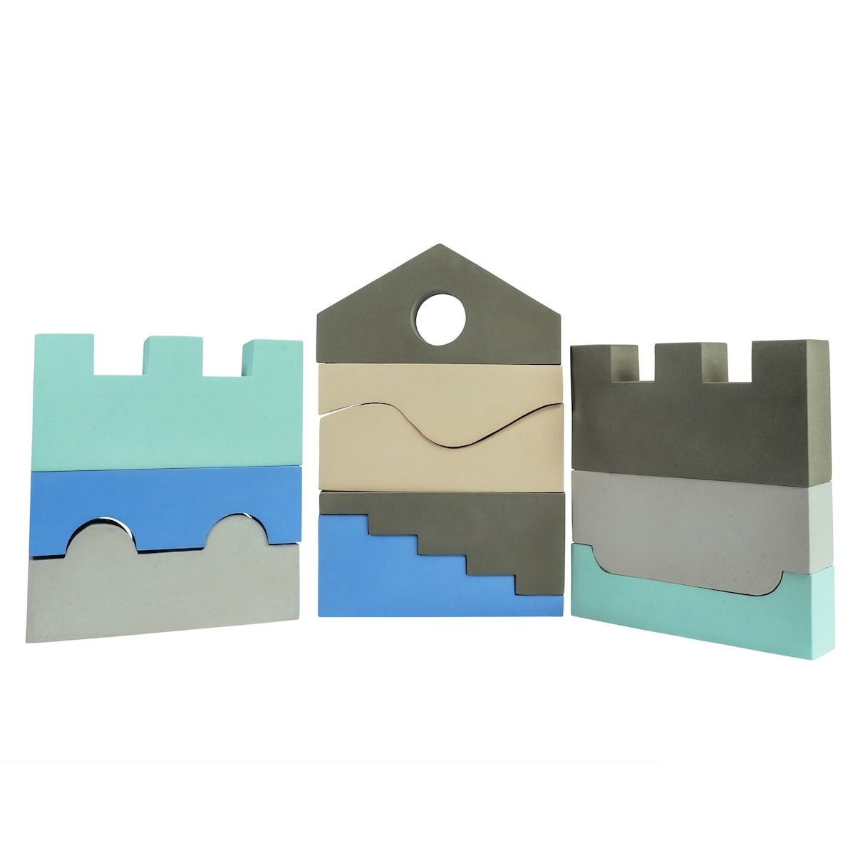 Deze leuke puzzle blocks in het kleurenpalet sky van het merk Moes Play bestaan uit 11 unieke blokken waarmee je kindje verschillende bouwwerken kan creëren. De blokken zullen zorgen voor uren speelplezier. Laat de fantasie de vrije loop en bouw de meest unieke torens, kastelen en bouwwerken. VanZus