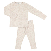 Laat jouw kleine ster ook 's nachts stralen met de Trixie 2-delige pyjama bright bloom. Deze lichtroze pyjama, gemaakt van 100% katoen, is bedrukt met een schattige bloemenprint. VanZus.