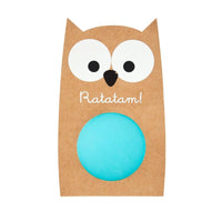 De bouncy owl glow in the dark stuiterbal in blue van het Franse merk Ratatam biedt veel stuiter speelplezier, zowel in het licht als in het donker. Afmeting 5,7 cm en kleur blauw. VanZus