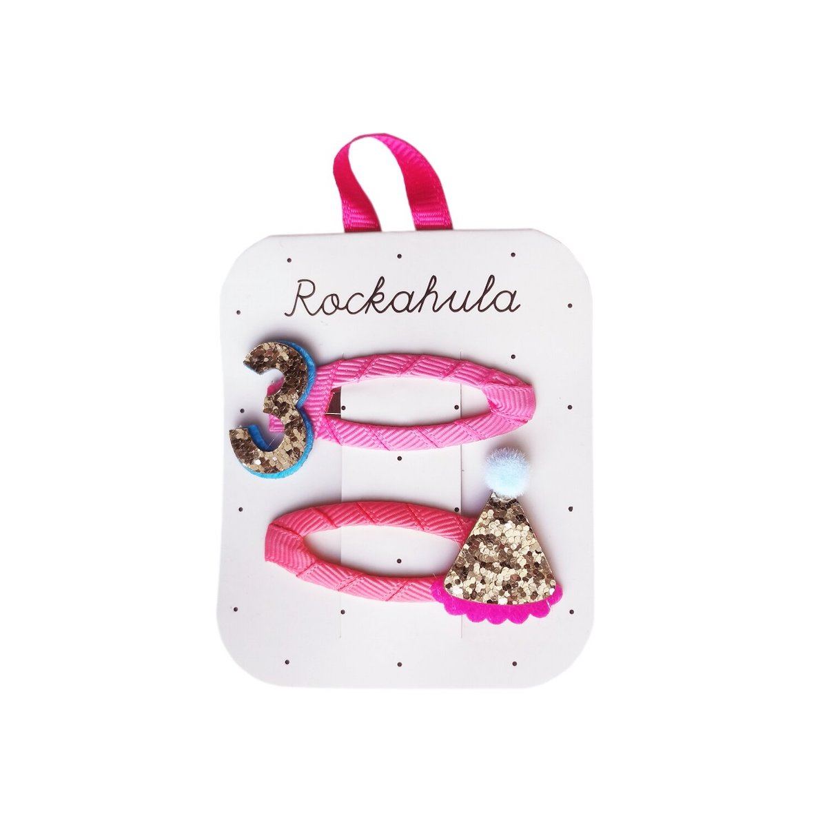 Wordt jouw kindje 3 jaar? Dan mogen de verjaardag speldjes van Rockahula niet ontbreken. De set bestaat uit 2 speldjes, versierd met roze grosgrain lint, het cijfers 3 en een feesthoedje, met vrolijke glitters. VanZus