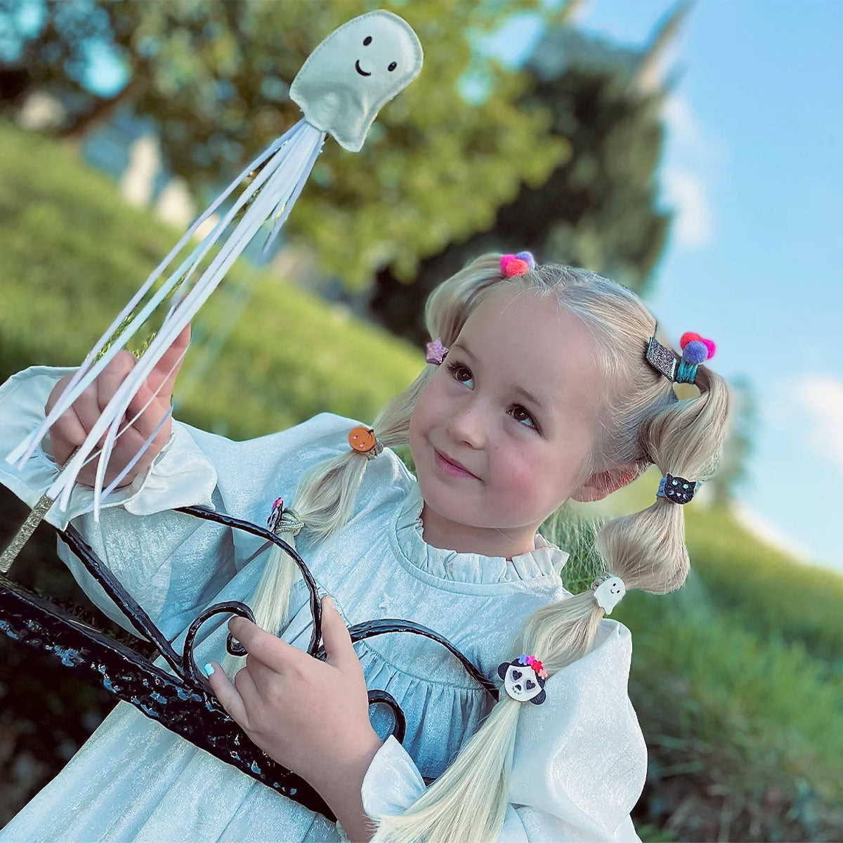 Op zoek naar griezelig leuke haaraccessoires? Dat zijn de Rockahula spooky Halloween elastiekjes! Deze set van 4 is leuk voor Halloween. VanZus.