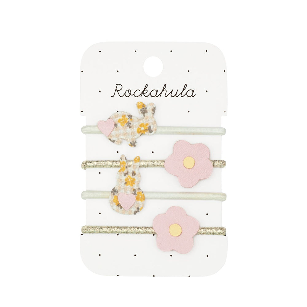 Kijk eens wat een lieve elastiekjes van Rockahula uit de collectie ditsy hoppy bunny! Functioneel en hip, in lieve pastel kleuren. Versier elke staart, vlecht of knot met deze mooie set van 4 elastieken. VanZus