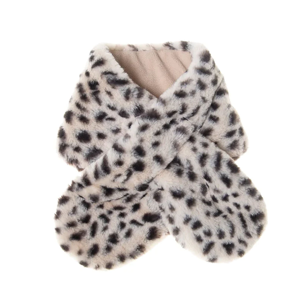 Met de Rockahula snow leopard fur wrap sjaal, een beigekleurige sjaal met trendy  leopardpatroon,  loopt jouw kindje er stijlvol en warm bij deze winter. De leukste winteraccessoires koop je bij: VanZus