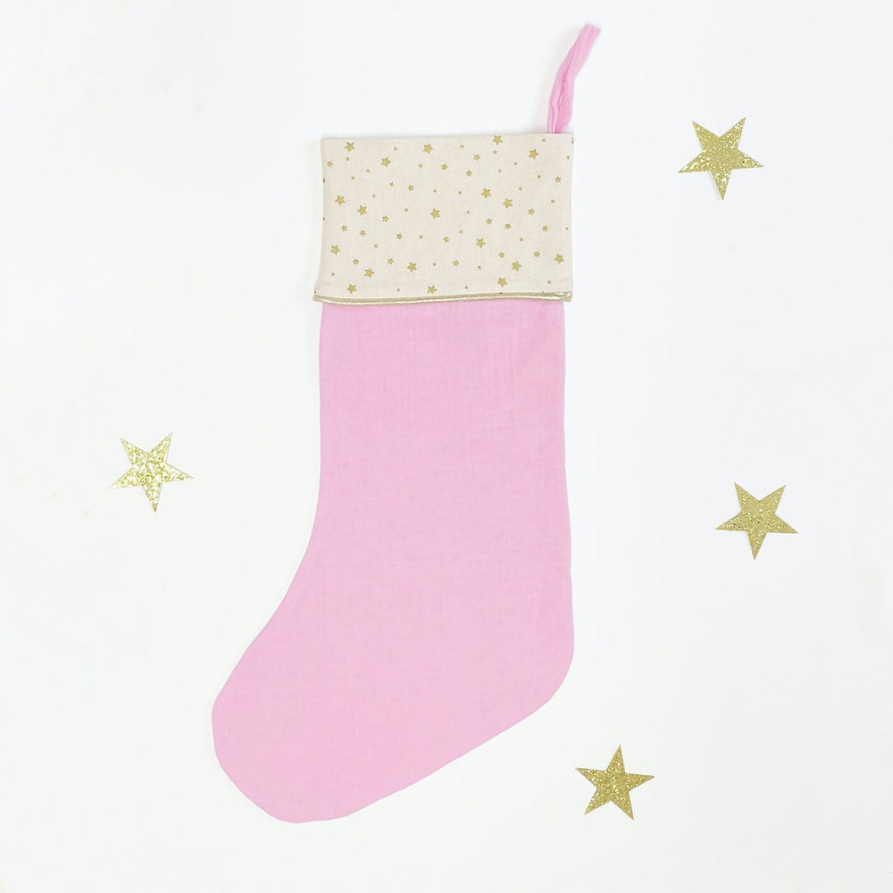 De Rockahula starry christmas kerstsok pink is een klassieke roze kerstsok, perfect om te vullen met een kerstcadeau voor je kindje. VanZus