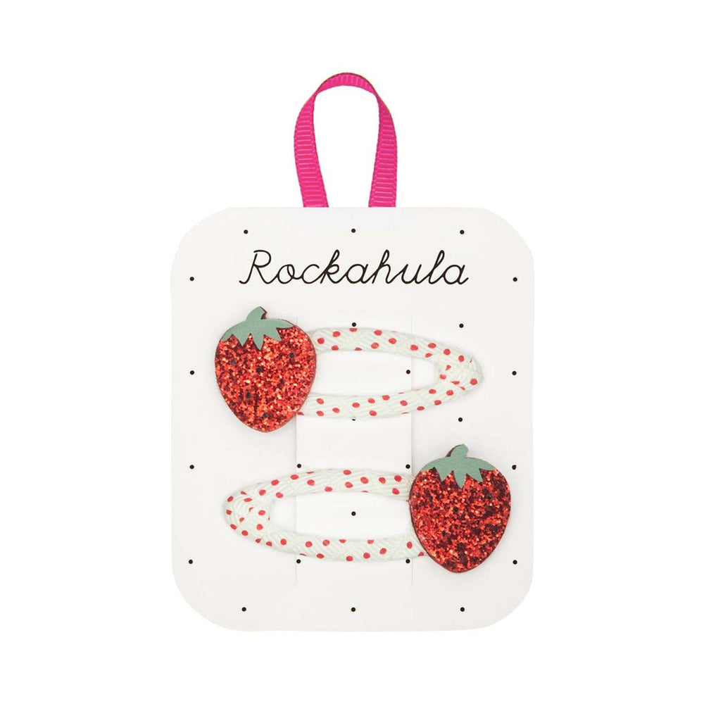 Houd de haren uit het gezicht van jouw mini met deze vrolijke strawberry fair speldjes 2-pack van Rockahula. Hip en functioneel. Geschikt vanaf 3 jaar. VanZus 