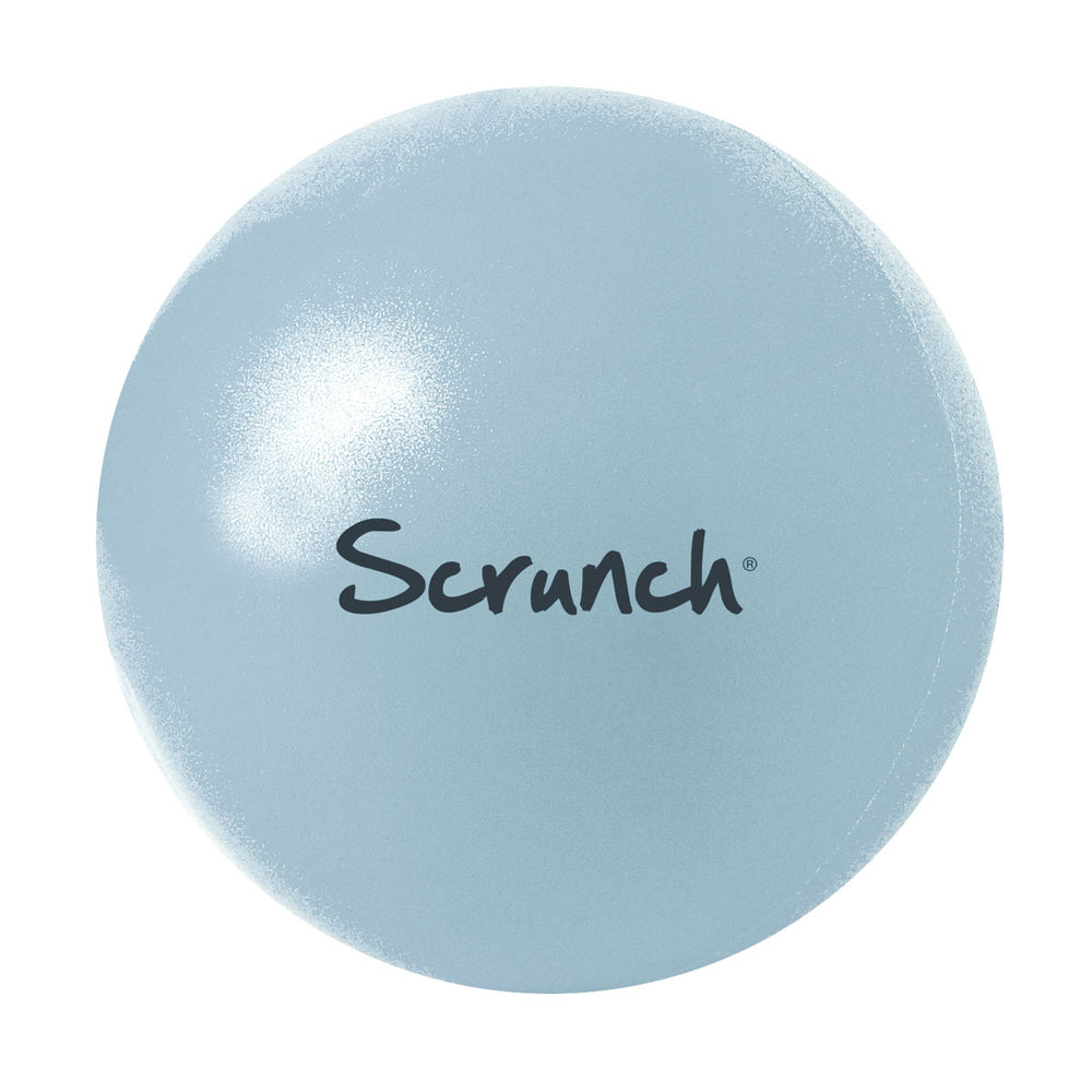 Een opblaasbare bal met ‘easy grip’: ideaal voor uren speelplezier! De bal in de kleur eendenei blauw van het merk Scrunch is een must-have tijdens het buiten spelen. 23 cm. VanZus
