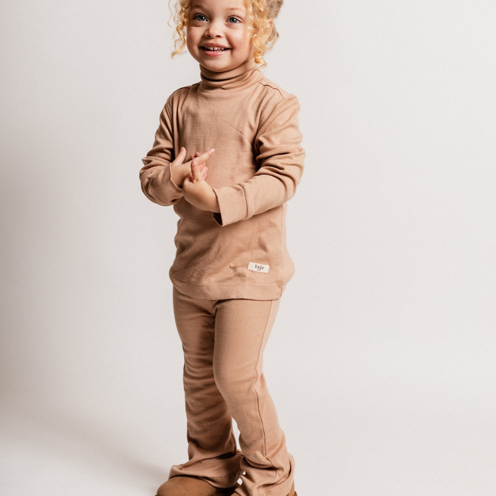 Baje Studio seiry flared broek peach almond
