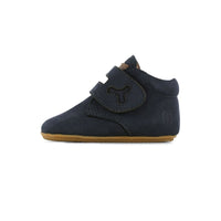 Stijlvol, comfortabel en veilig: de Shoesme baby-proof bootie in dark blue. Speciaal ontworpen voor kindjes die hun eerste stapjes zetten. Met klittenband en anti-slipzool. In verschillende kleuren en maten. VanZus