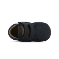 Stijlvol, comfortabel en veilig: de Shoesme baby-proof bootie in dark blue. Speciaal ontworpen voor kindjes die hun eerste stapjes zetten. Met klittenband en anti-slipzool. In verschillende kleuren en maten. VanZus