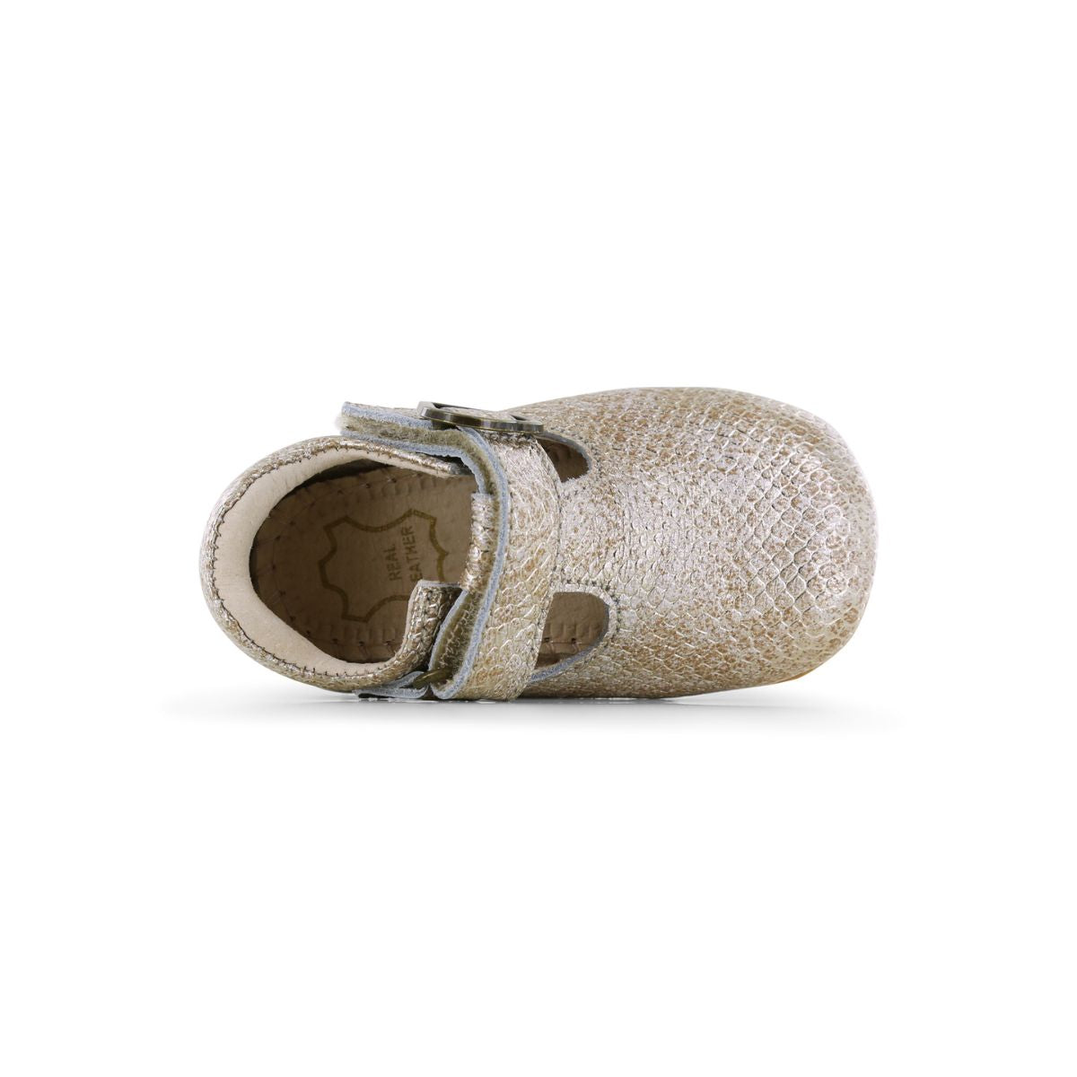 Schattige baby-proof gespschoentjes in gold snake van Shoesme. Gemaakt van leer, met een flexibele zool en mooi gespje. De ideale sandaal voor jouw mini met luxe uitstraling. In verschillende kleuren en maten. VanZus