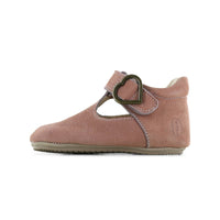 Schattige baby-proof gespschoentjes in old pink van Shoesme. Gemaakt van leer, met een flexibele zool en mooi gespje. De ideale sandaal voor jouw mini met luxe uitstraling. In verschillende kleuren en maten. VanZus