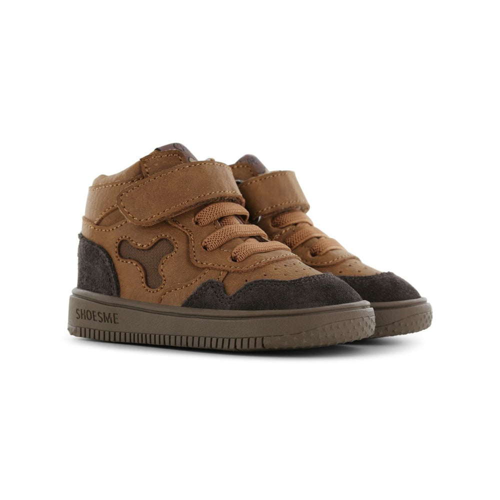 Baby-proof sneakers van Shoesme in brown kunnen altijd gedragen worden. Gemaakt van leer, met veters en anti-slipzool. In verschillende kleuren en maten. VanZus