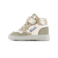 Baby-proof sneakers van Shoesme in gold beige kunnen altijd gedragen worden. Gemaakt van leer, met veters en anti-slipzool. In verschillende kleuren en maten. VanZus