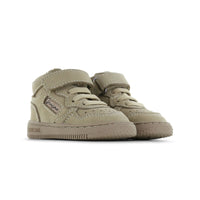 Perfect voor elk seizoen: de baby-proof sneakers in taupe van het merk Shoesme. Gemaakt van leer, met veters en anti-slipzool. In verschillende kleuren en maten. VanZus