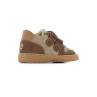 Perfect voor elk seizoen: de baby-proof sneakers in taupe brown van het merk Shoesme. Gemaakt van leer, met veters en anti-slipzool. In verschillende kleuren en maten. VanZus