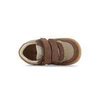 Perfect voor elk seizoen: de baby-proof sneakers in taupe brown van het merk Shoesme. Gemaakt van leer, met veters en anti-slipzool. In verschillende kleuren en maten. VanZus