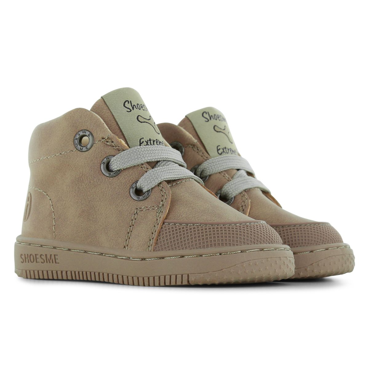 Baby-proof veterschoenen in taupe van Shoesme zijn geschikt voor elk seizoen en outfit! Gemaakt van leer, met veters en anti-slipzool. In verschillende kleuren en maten. VanZus