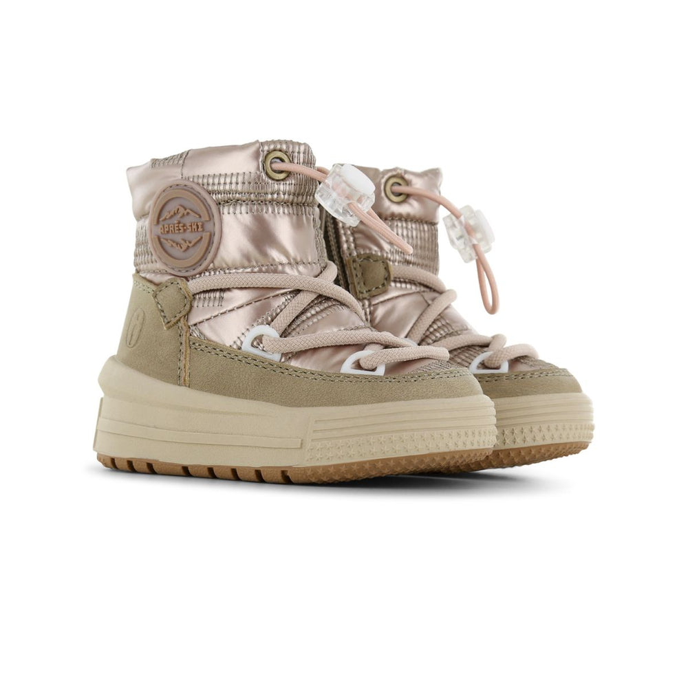 Hip, warm en comfortabel: de baby chunky thermoboots in de kleur champagne van Shoesme. Heerlijke sneeuwschoenen met zachte voering en handige rits aan de zijkant. De perfecte winterschoenen. VanZus