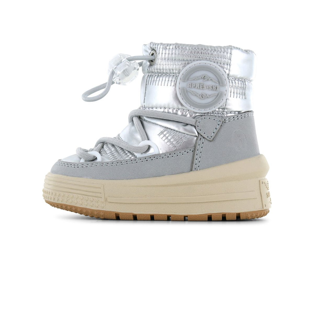 Hip, warm en comfortabel: de baby chunky thermoboots in de kleur silver van Shoesme. Heerlijke sneeuwschoenen met zachte voering en handige rits aan de zijkant. De perfecte winterschoenen. VanZus