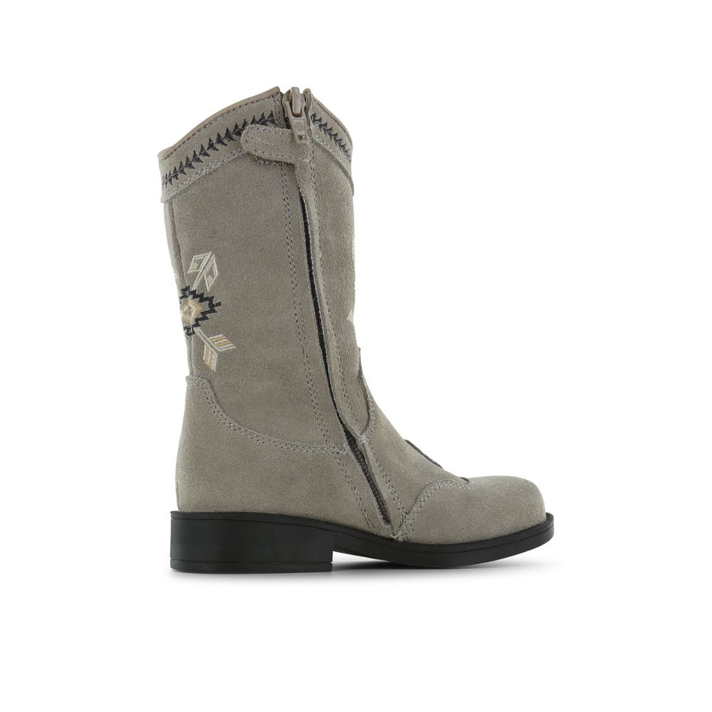 De cowboylaarzen taupe van Shoesme zijn een blikvanger! Hippe leren laarzen met prachtige details en een klein hakje. Comfortabel, stijlvol en hip. VanZus