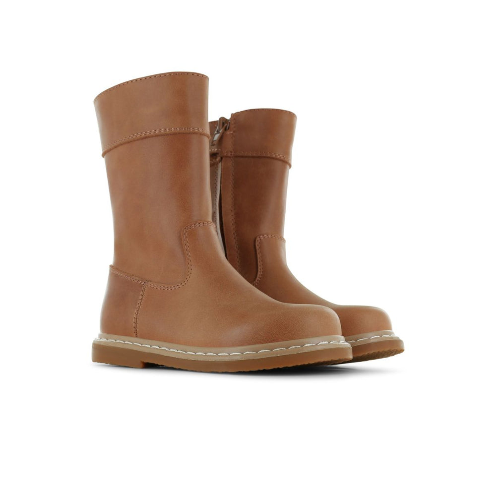 Shoesme's crepe laarzen zijn een musthave! De boots dark cognac zijn tijdloos, gemaakt van leer, eenvoudig aan en uit te trekken. In verschillende kleuren en maten. VanZus