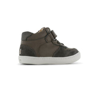 De extreme flex sneakers van Shoesme geven de perfecte balans tussen flexibiliteit, comfort en stijl. In de kleur dark brown, met anti-slip zool en ademende voering. VanZus