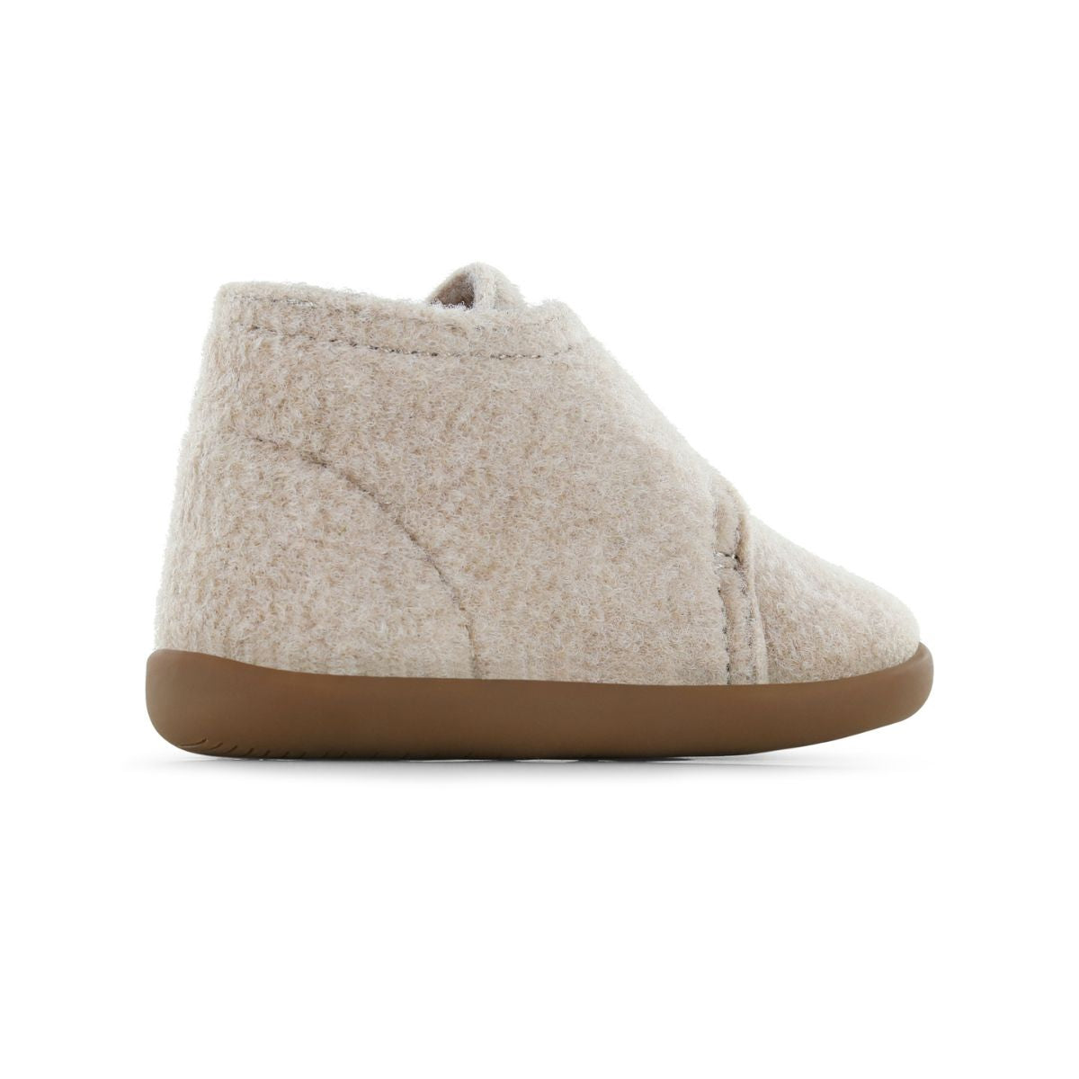 Met de Shoesme house shoe in de kleur beige scoor je een heerlijke pantoffel met klittenband voor je kind. De pantoffels hebben een flexibele anti-slip zool en zijn gemaakt van wolvilt. Door de anti-slip zolen en de flexibiliteit zijn de pantoffels ook geschikt voor kinderen die de eerste stapjes zetten. VanZus