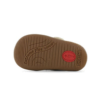 Met de Shoesme house shoe in de kleur beige scoor je een heerlijke pantoffel met klittenband voor je kind. De pantoffels hebben een flexibele anti-slip zool en zijn gemaakt van wolvilt. Door de anti-slip zolen en de flexibiliteit zijn de pantoffels ook geschikt voor kinderen die de eerste stapjes zetten. VanZus