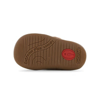 Met de Shoesme house shoe in de kleur cognac scoor je een heerlijke pantoffel met klittenband voor je kind. De pantoffels hebben een flexibele anti-slip zool en zijn gemaakt van wolvilt. Door de anti-slip zolen en de flexibiliteit zijn de pantoffels ook geschikt voor kinderen die de eerste stapjes zetten. VanZus