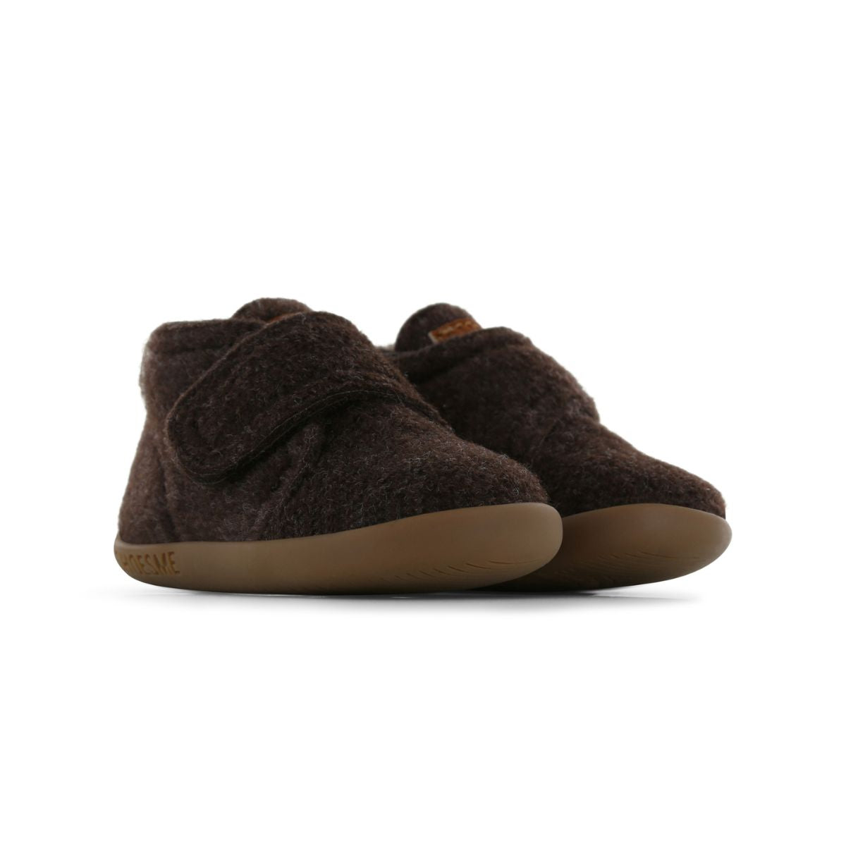 Met de Shoesme house shoe in de kleur dark brown scoor je een heerlijke pantoffel met klittenband voor je kind. De pantoffels hebben een flexibele anti-slip zool en zijn gemaakt van wolvilt. Door de anti-slip zolen en de flexibiliteit zijn de pantoffels ook geschikt voor kinderen die de eerste stapjes zetten. VanZus