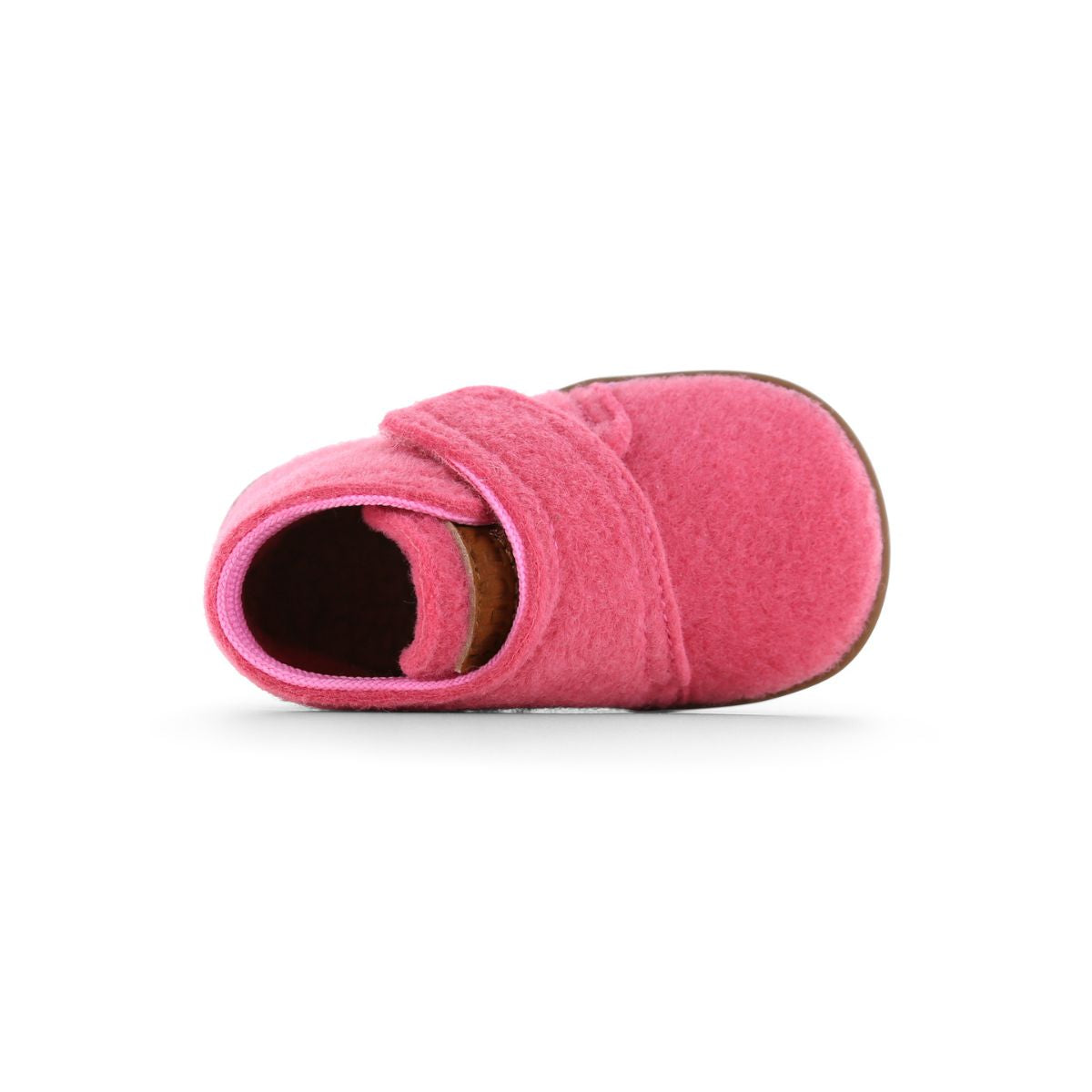 Met de Shoesme house shoe in de kleur pink scoor je een heerlijke pantoffel met klittenband voor je kind. De pantoffels hebben een flexibele anti-slip zool en zijn gemaakt van wolvilt. Door de anti-slip zolen en de flexibiliteit zijn de pantoffels ook geschikt voor kinderen die de eerste stapjes zetten. VanZus