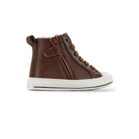 Maak de outfit van je kindje compleet met de omero sneakers van Shoesme in de kleur cognac. Perfect om te combineren, gemaakt van leer, met veters en een rits, met een zachte teddy voering. In maten 24 t/m 32. VanZus