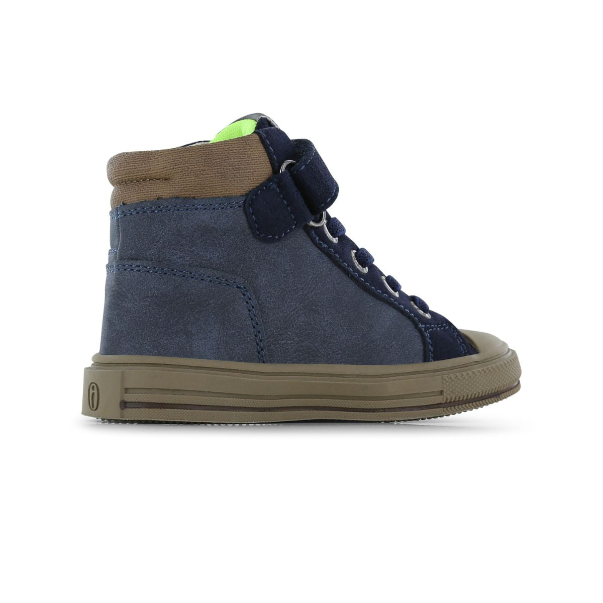 Maak de outfit van je kindje compleet met de omero sneakers van Shoesme in de kleur dark blue. Perfect om te combineren, gemaakt van leer, met veters en een rits, met een zachte teddy voering. In maten 24 t/m 32. VanZus