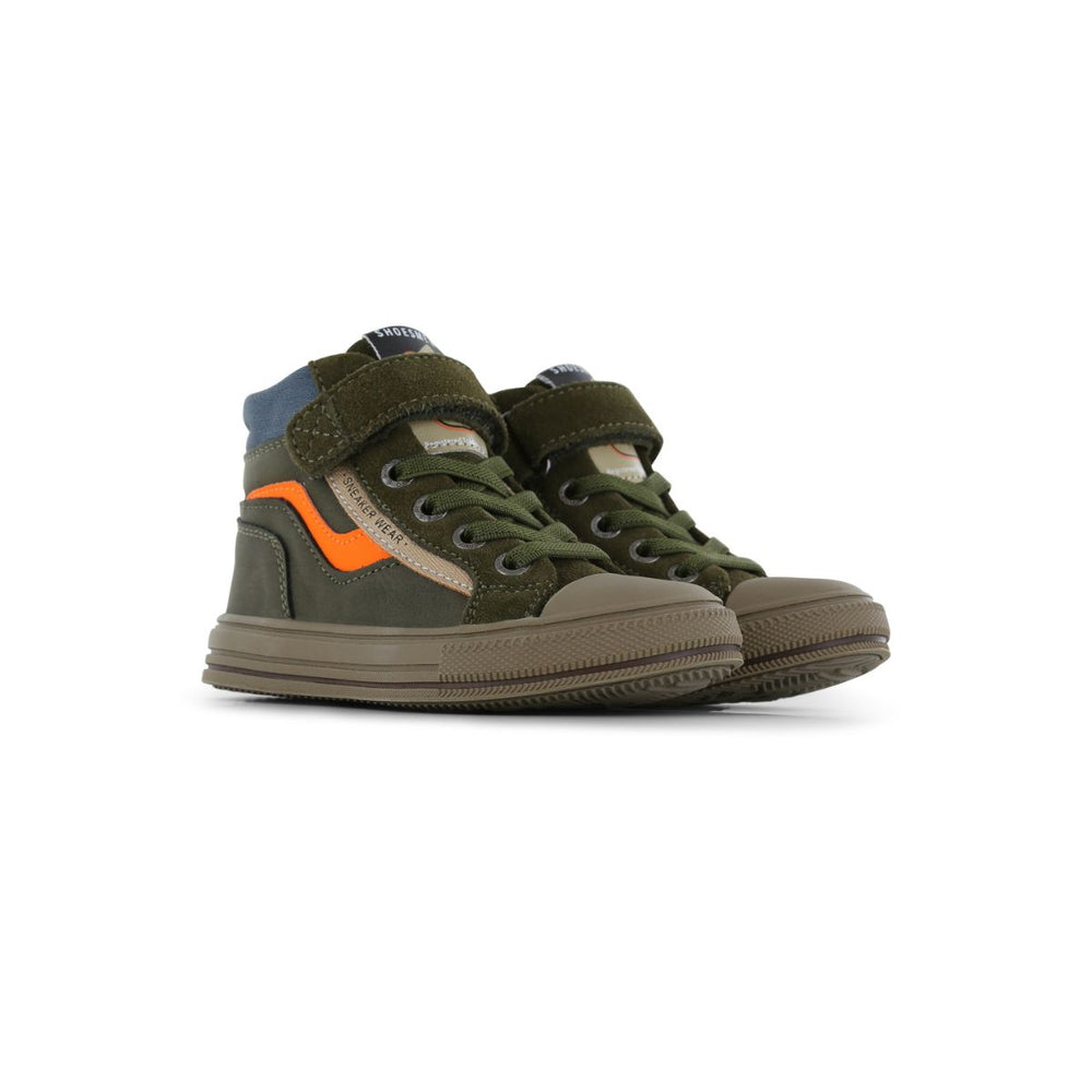 Maak de outfit van je mini compleet met de omero sneakers van Shoesme in green orange. Perfect om te combineren, gemaakt van leer, met veters en een rits, met een zachte teddy voering. In maten 24 t/m 32. VanZus