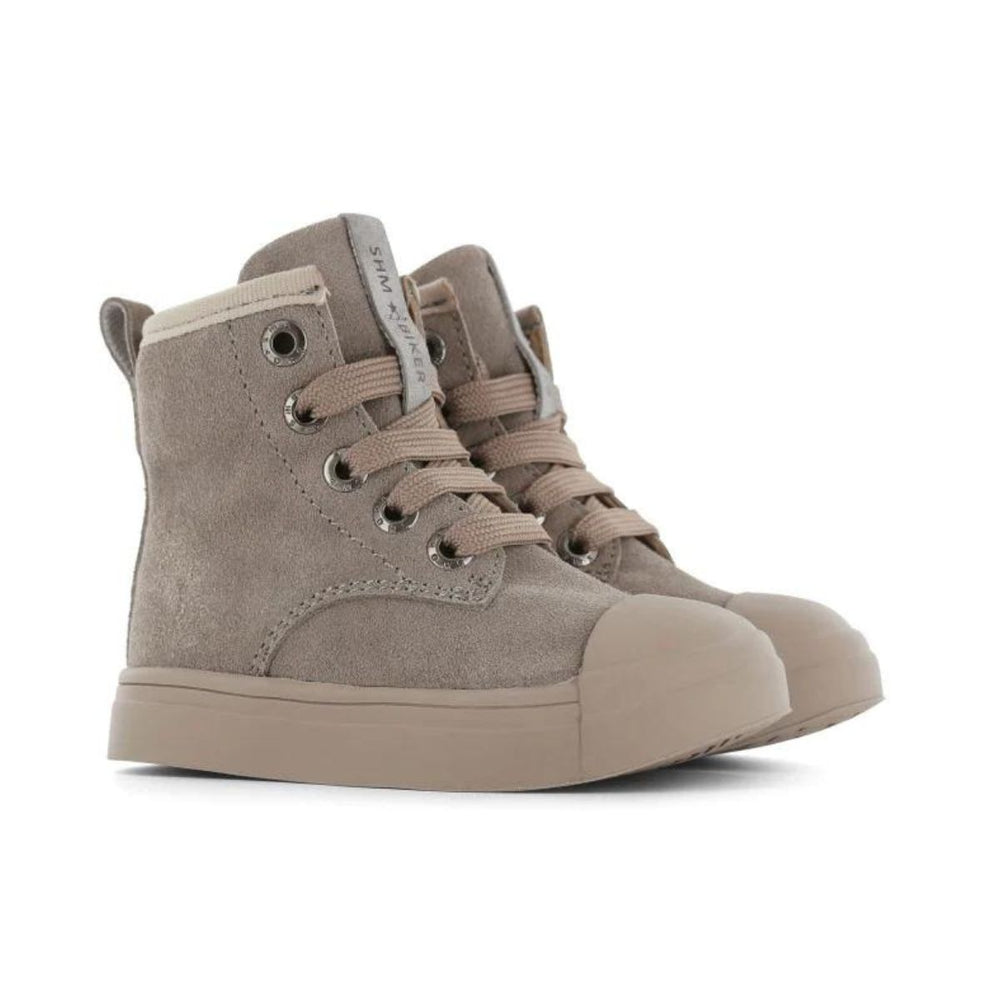 Stoer, hip & comfortabel: de veterboots taupe van Shoesme. Laarzen met veter- en ritssluiting, uitneembaar voetbed en leuke details. In verschillende kleuren en maten. VanZus