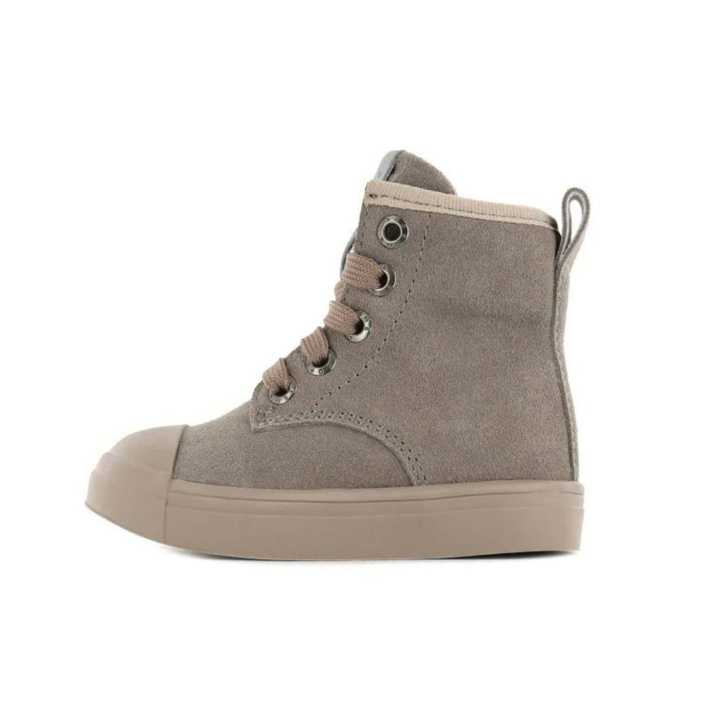 Stoer, hip & comfortabel: de veterboots taupe van Shoesme. Laarzen met veter- en ritssluiting, uitneembaar voetbed en leuke details. In verschillende kleuren en maten. VanZus