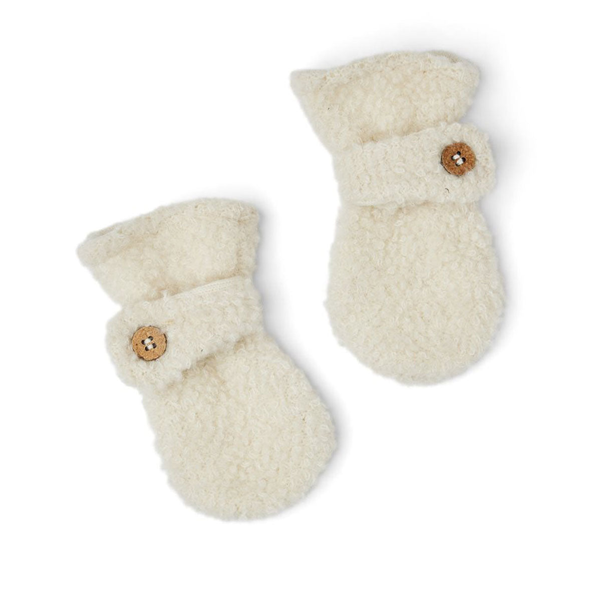 Warme handjes? Absoluut! Met deze heerlijke merinowol bouclé wanten in de kleur off white van het merk Smallstuff. Deze heerlijke wantjes zijn niet alleen heel stijlvol, maar houden de handen van jouw kleintje ook heerlijk warm! VanZus