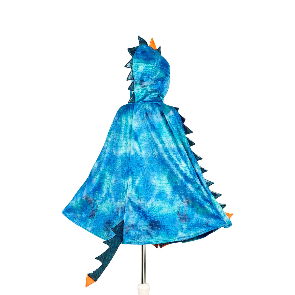 Met deze stoere drakencape in blauw van het Nederlandse merk Souza! tovert je kindje zichzelf in een handomdraai om in een draak! Deze cape doe je gemakkelijk om en is ideaal voor verkleedfeestjes, toneelstukjes en speelmiddagen. VanZus