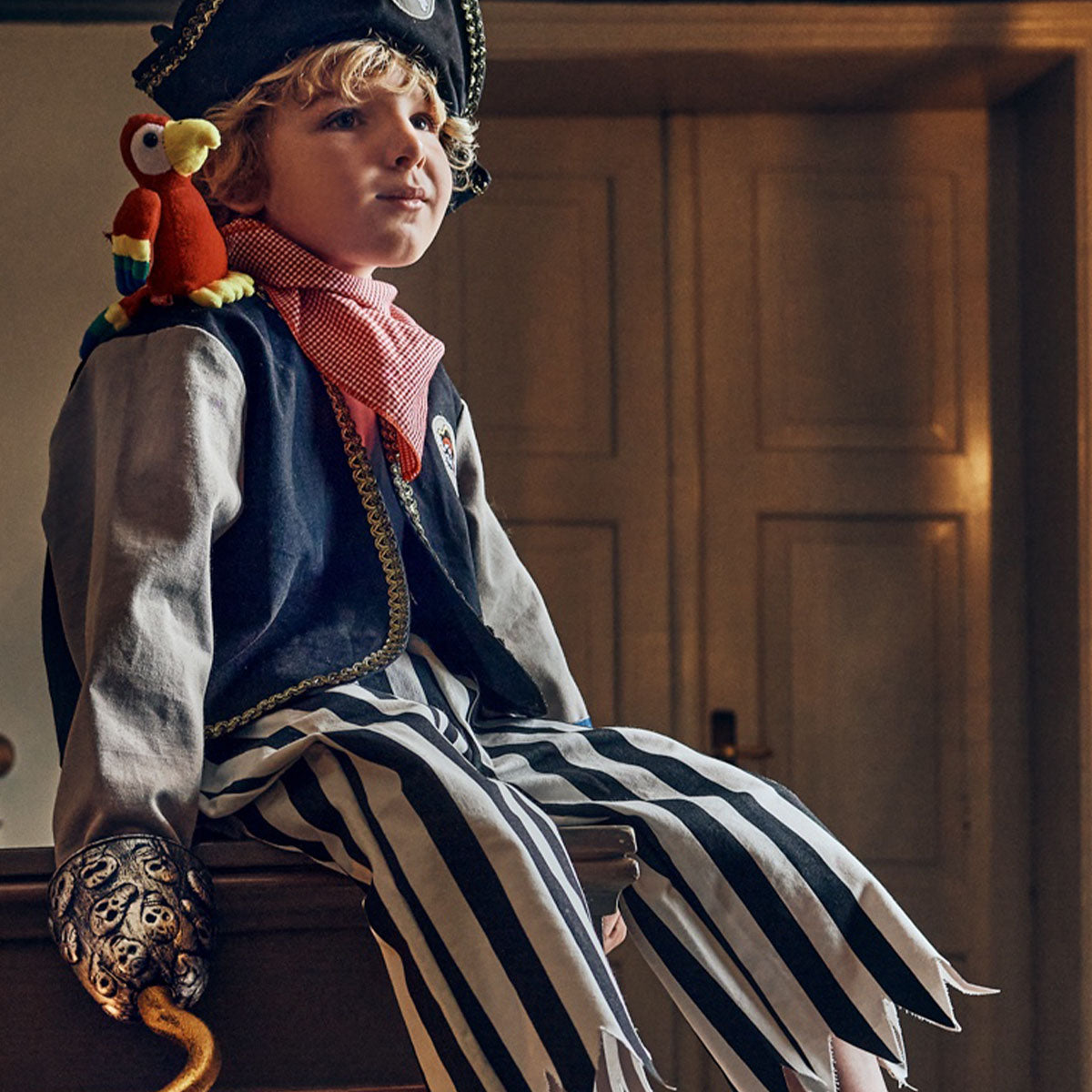 Speelt jouw kindje altijd graag dat hij een piraat is? Dan is deze stoere verkleedset duncan piraat van het Nederlandse merk Souza! onmisbaar in de verkleedkist. Dit coole verkleedpak is ideaal voor een (halloween)feestje of om lekker in te spelen. VanZus