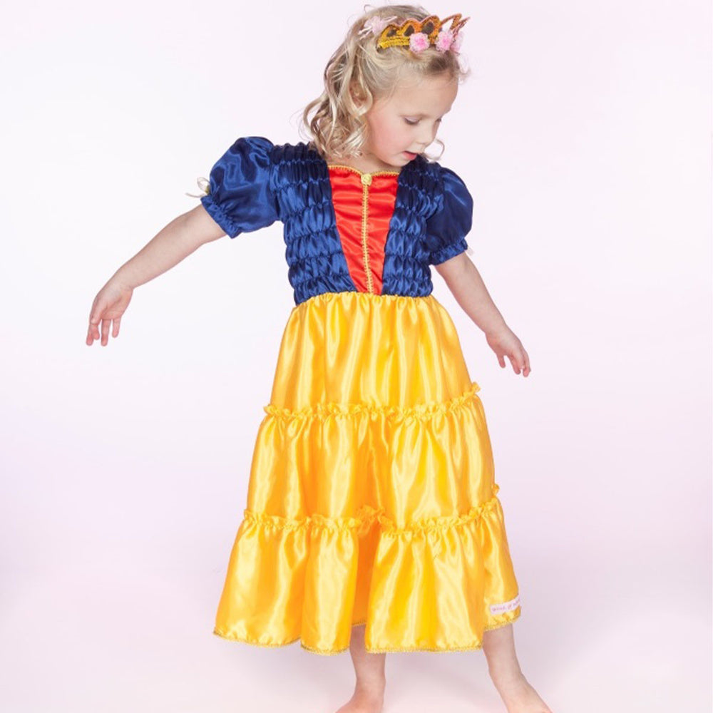 Is jouw dochter gek op verkleden? Dan is deze Selina jurk van het Nederlandse merk Souza! een echte must have. Met deze mooie jurk aan is jouw kleintje net een echte prinses! Deze mooie prinsessenjurk is perfect voor verkleedpartijtjes, (halloween)feestjes en toneelstukken. VanZus