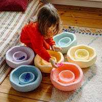 De Stapelstein Original mini rainbow set pastel 6 stuks is het perfecte open einde speelgoed dat zorgt voor urenlang speelplezier. Deze nieuwe set is de kleine versie van de originele Stapelstein stenen! Speciaal ontwikkeld voor kleine handen en ze zijn half zo groot als de originele stenen. VanZus