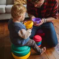 De Stapelstein Original mini rainbow set classic 6 stuks is het perfecte open einde speelgoed dat zorgt voor urenlang speelplezier. Deze nieuwe set is de kleine versie van de originele Stapelstein stenen! Speciaal ontwikkeld voor kleine handen en ze zijn half zo groot als de originele stenen. VanZus