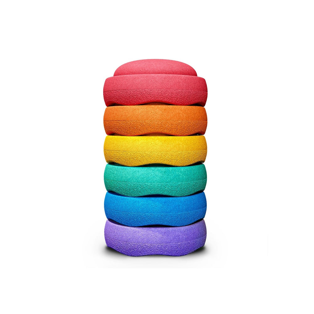 De Stapelstein Original mini rainbow set classic 6 stuks is het perfecte open einde speelgoed dat zorgt voor urenlang speelplezier. Deze nieuwe set is de kleine versie van de originele Stapelstein stenen! Speciaal ontwikkeld voor kleine handen en ze zijn half zo groot als de originele stenen. VanZus