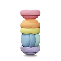 De Stapelstein Original mini rainbow set pastel 6 stuks is het perfecte open einde speelgoed dat zorgt voor urenlang speelplezier. Deze nieuwe set is de kleine versie van de originele Stapelstein stenen! Speciaal ontwikkeld voor kleine handen en ze zijn half zo groot als de originele stenen. VanZus