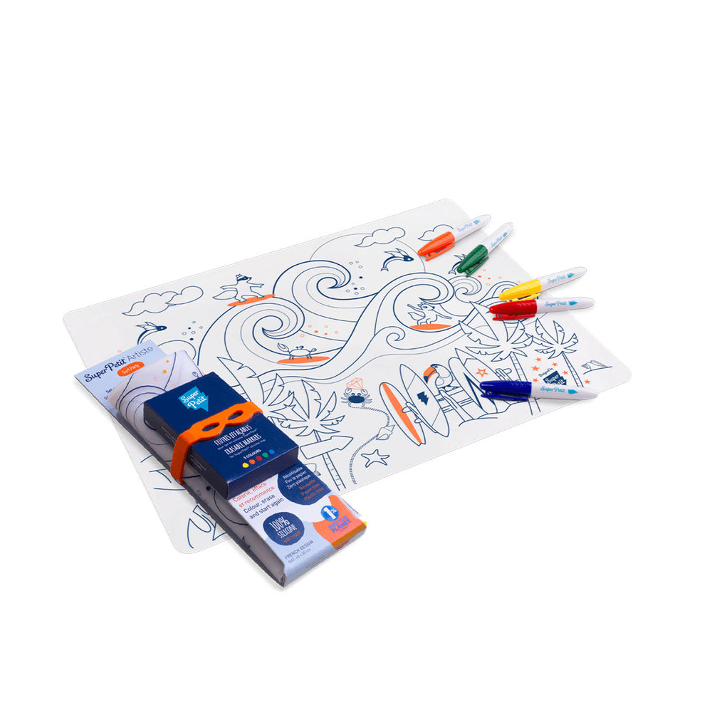 Voor creatieve kindjes: de surf kit met siliconen mat + 5 markers van Super Petit. Ideaal voor thuis en onderweg. Uitwisbaar, droogt snel en is niet giftig. Geschikt vanaf 3 jaar. VanZus