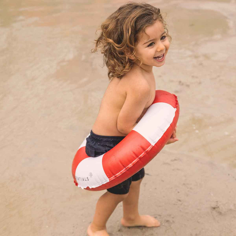 De Swim Essentials zwemband 55 cm life buoy is het perfecte accessoire voor je kind tijdens een dagje bij het zwembad of de zee. Deze leuke zwemband ziet er vrolijk uit en zorgt voor veel plezier. VanZus.